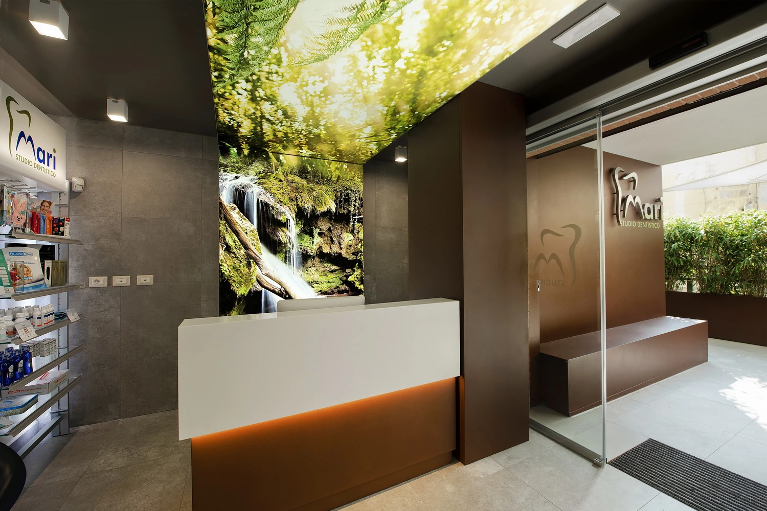 Interior design studio dentistico - Reception Studio Mari realizzata da Sartoretto Verna